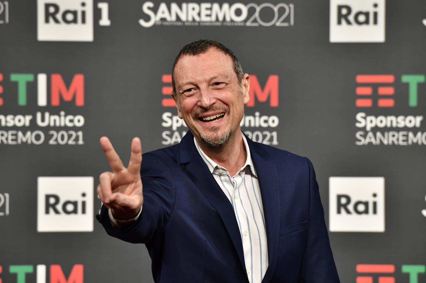 Sanremo, tris Amadeus. Sarà ancora lui a condurre: “Incredibile, non vedo l’ora”