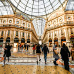 Covid, cala (di poco) l’Rt: è a 1,56