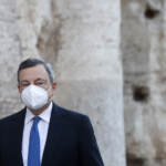 Draghi agli italiani: “Vaccinatevi e rispettate le regole”