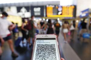 Green pass obbligatorio dal 6 agosto per chi viaggia