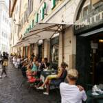 Green Pass, al debutto code in bar e ristoranti. Sì a parenti in ospedale