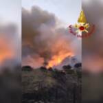 Incendi in Sicilia e Sardegna, Vigili del Fuoco e Canadair in azione