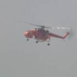 Grecia, elicotteri in azione per domare le fiamme vicino ad Atene