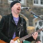 The Edge: 60 anni per il chitarrista degli U2