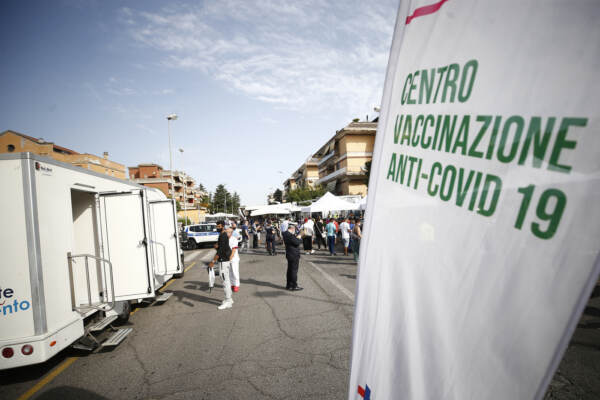 Campagna vaccinale anti Covid 19 itinerante con vaccino Janssen: la tappa al mercato di Ciampino