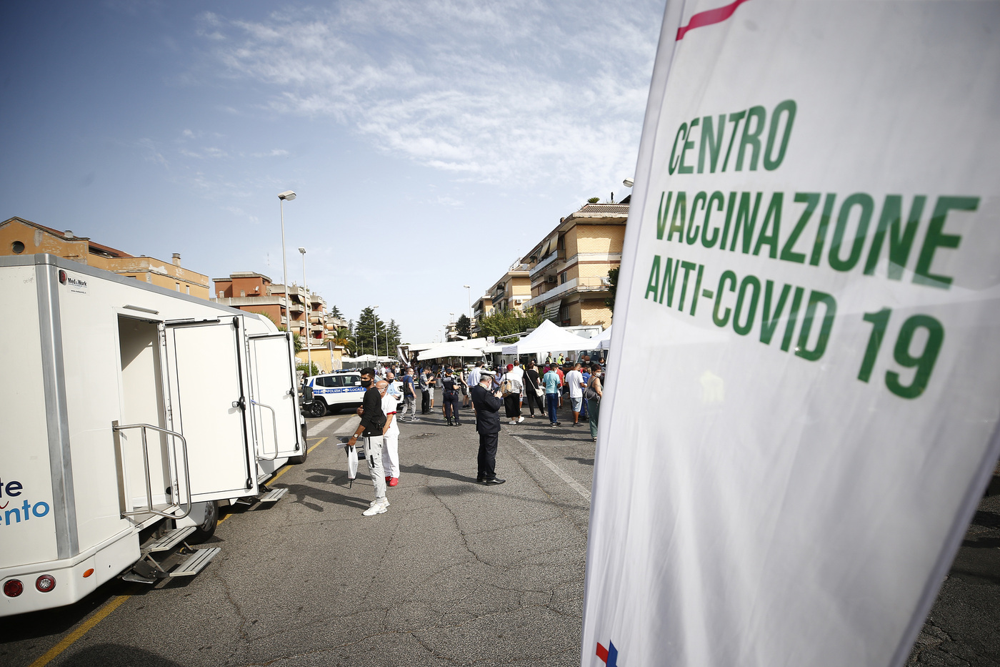 Vaccini: scaricati 6,7 milioni di green pass in 24 ore, immunizzato un milione di under 19