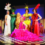 Sandra Milo a teatro nei panni di uomo, drag queen e padre