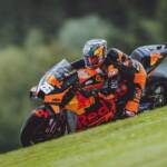 GP Stiria: incidente Pedrosa-Savadori, fuoco in pista. Gara sospesa