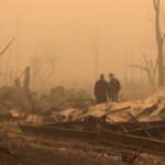 La California brucia, il governatore nell’area devastata dall’incendio Dixie