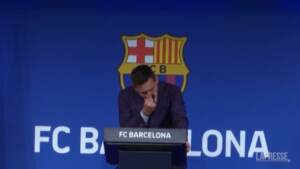 Barcellona, Messi scoppia in lacrime prima della conferenza stampa di addio