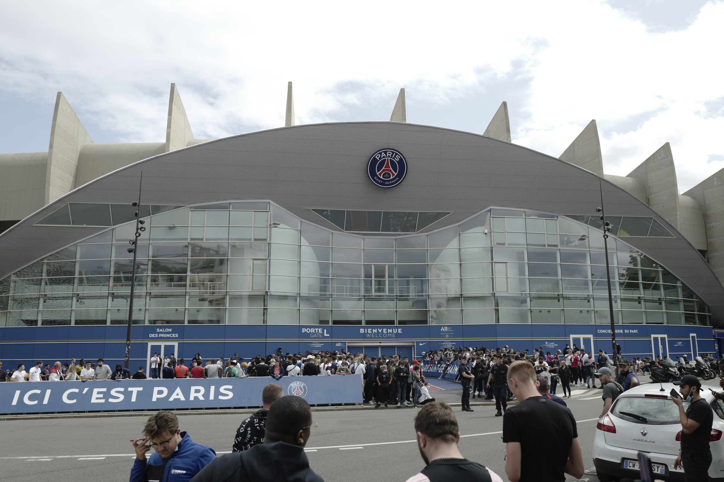 Psg, si allungano tempi per l’arrivo di Messi