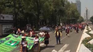 Messico: la variopinta marcia per celebrare la Giornata Mondiale dei Popoli Indigeni