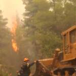 Grecia, gli incendi infuriano ancora sull’isola di Evia