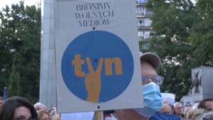Polonia, proteste contro legge su emittenti TV