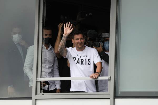 Messi atterrato a Parigi