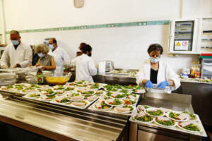 Roma, pranzo di Ferragosto per i bisognosi organizzato dalla comunità di Sant’Egidio