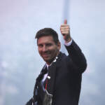 Calcio, Messi dalle lacrime ai sorrisi: “Al Psg per vincere la Champions”