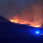 Incendi: notte di fuoco in Sicilia e Calabria, le fiamme minacciano le case nel Palermitano