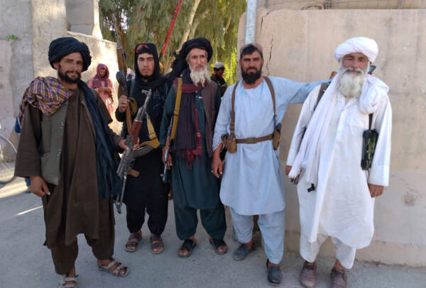 Afghanistan: les talibans interdisent l’utilisation des devises étrangères aux afghans