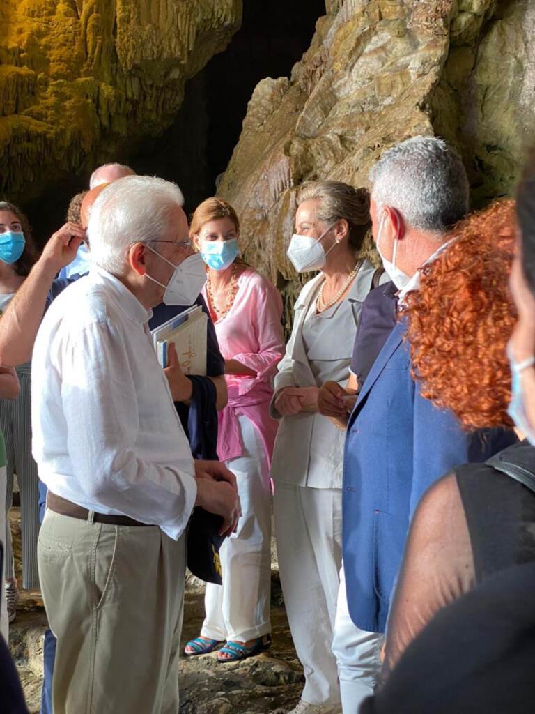 Mattarella ad Alghero, visita a sorpresa la Grotta di Nettuno