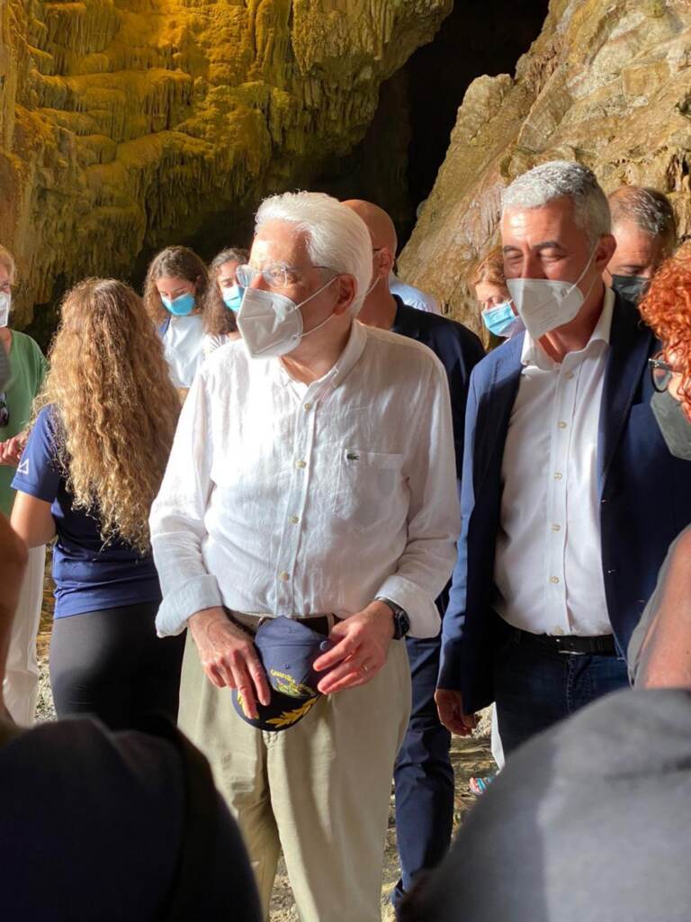 Mattarella ad Alghero, visita a sorpresa la Grotta di Nettuno