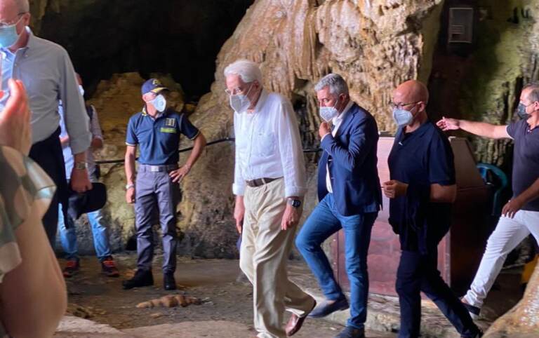 Mattarella ad Alghero, visita a sorpresa la Grotta di Nettuno