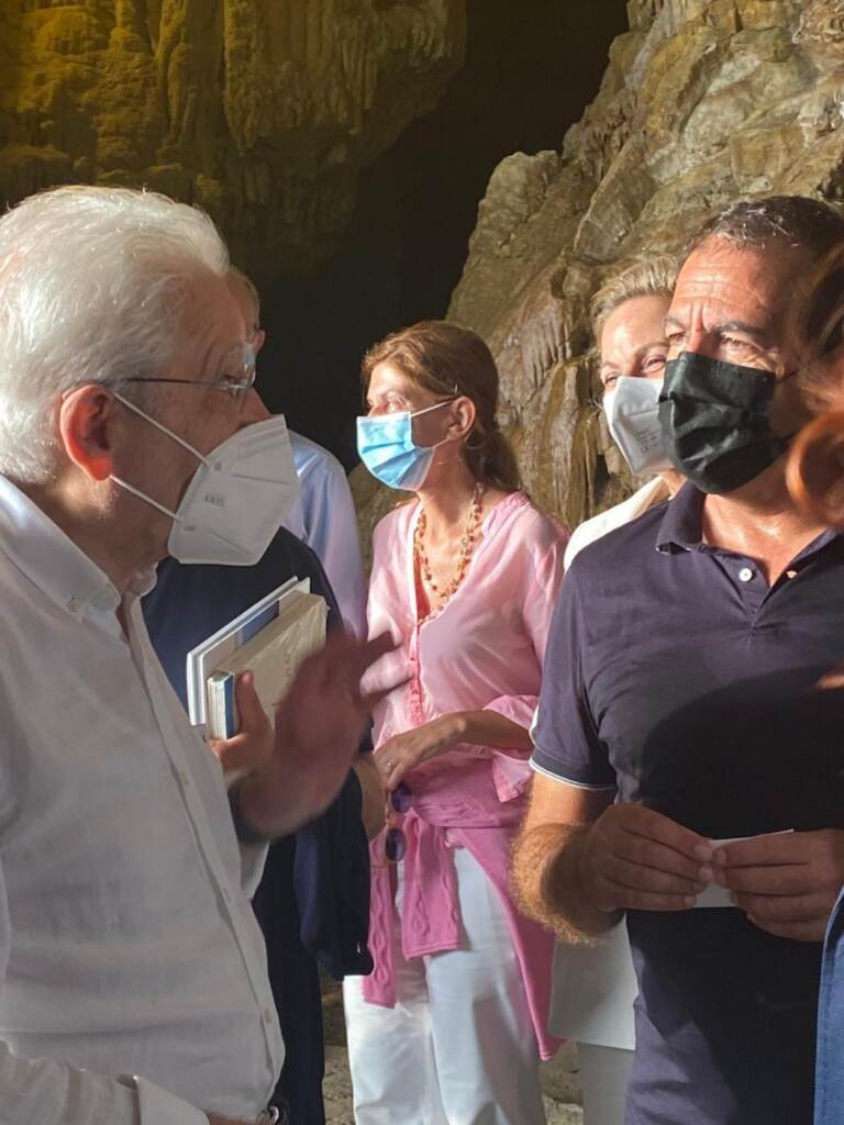 Mattarella ad Alghero, visita a sorpresa la Grotta di Nettuno