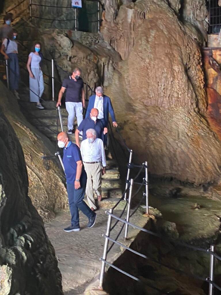 Mattarella ad Alghero, visita a sorpresa la Grotta di Nettuno