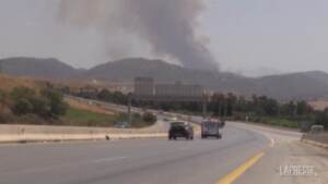 Incendi in Algeria: ancora 18 roghi attivi nella regione di Cabilia, 65 i morti