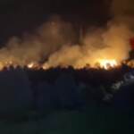 Incendi in Sardegna: vigili del fuoco al lavoro di notte a Mandas