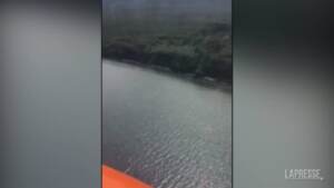 Russia: cade elicottero in un lago, dispersi 8 turisti