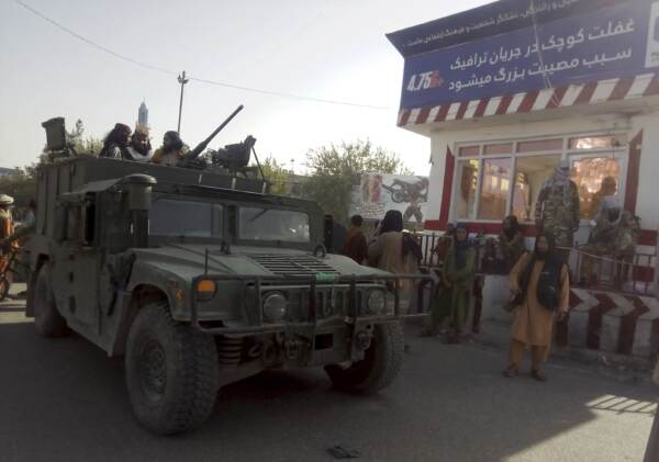 Afghanistan, i talebani avanzano verso Kabul: prese Herat e Ghazni