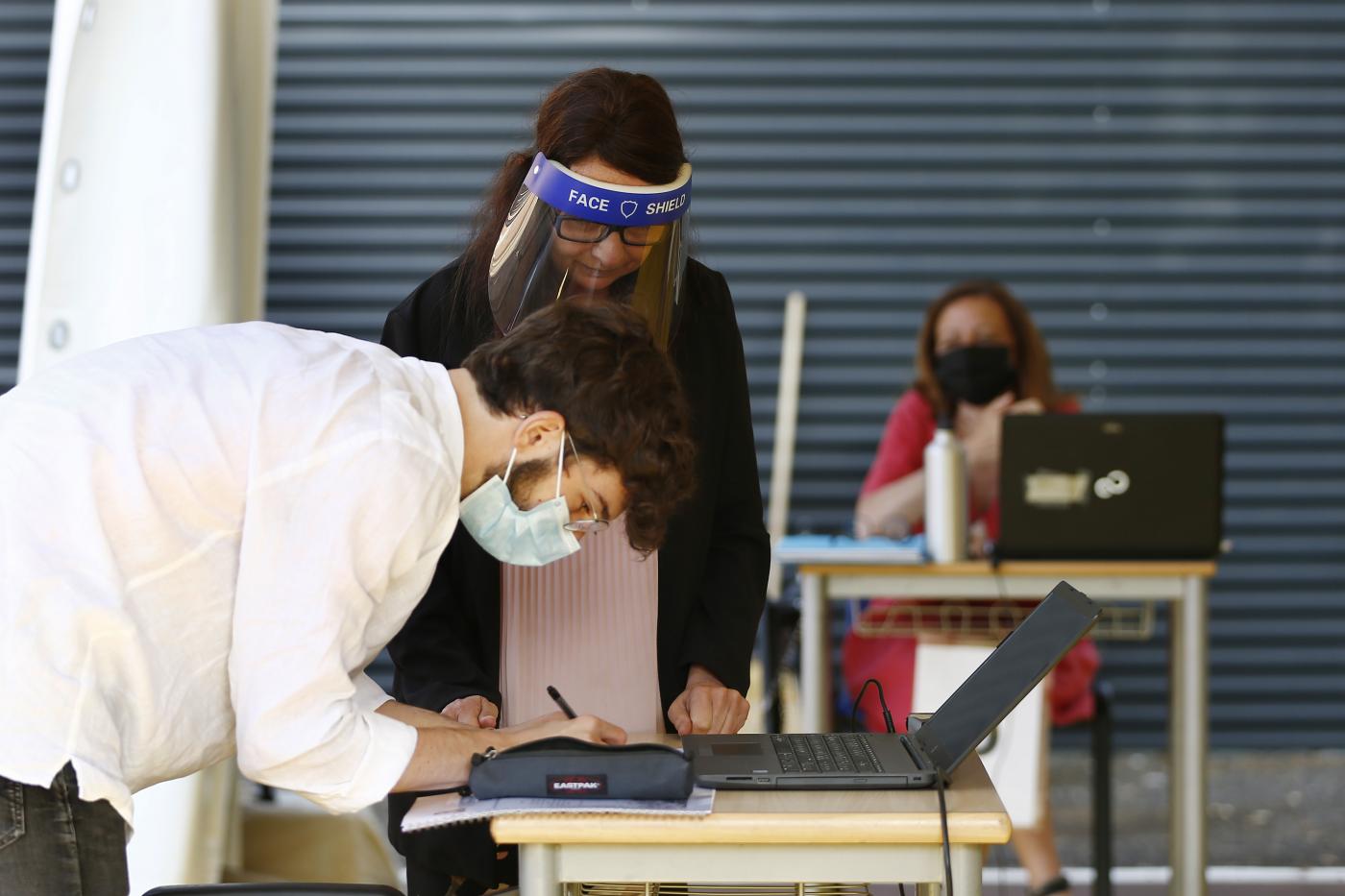Scuola, intesa ministero Istruzione-sindacati sulla sicurezza. No test gratis ai no vax