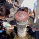 Ferragosto bollente: a Roma i turisti cercano refrigerio a ogni fontana