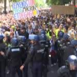 Proteste contro Green pass, migliaia in piazza a Parigi