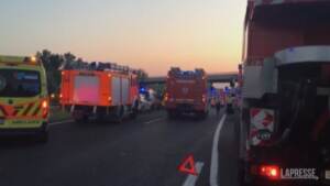 Ungheria, bus si schianta in autostrada: 8 morti, decine di feriti