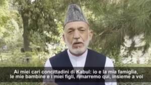 Afghanistan, ex presidente Karzai: “Io resto a Kabul. Speriamo di risolvere tutto in modo pacifico”