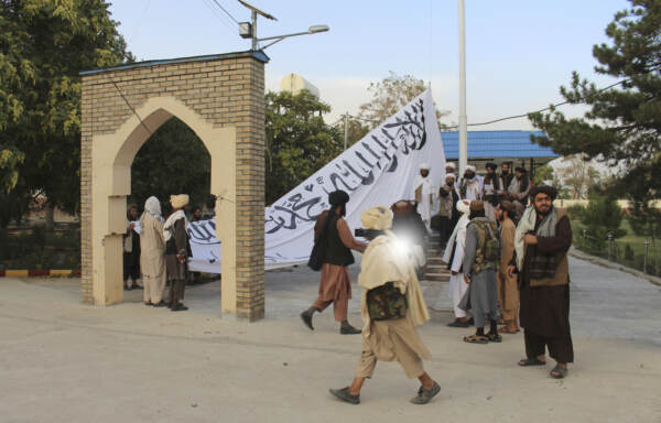 Afghanistan, talebani sono a Kabul: in corso trattative per una transizione pacifica