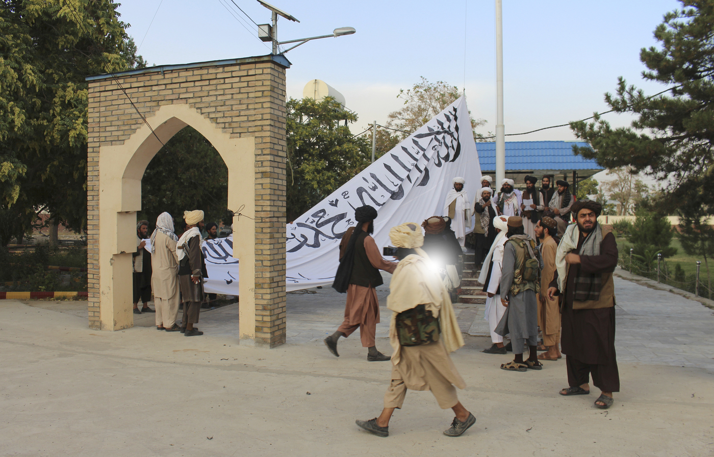 Afghanistan, spari all’aeroporto: sette morti. Usa prendono controllo del traffico aereo