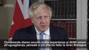 Afghanistan, Boris Johnson: “Non vanificare sforzi, no a riconoscimento bilaterale del nuovo governo”