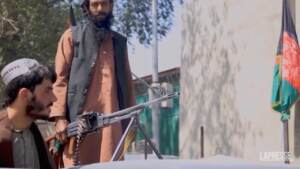 Afghanistan, talebani per le strade di Kabul