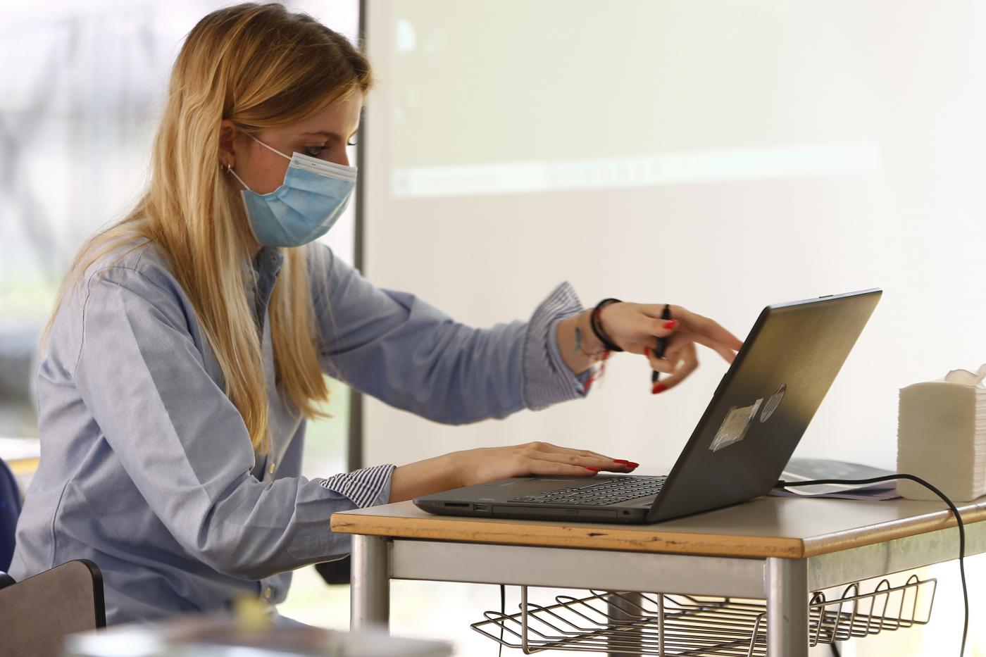 Scuola, presidi chiedono chiarezza: “Impossibile controllare Green Pass” Scuola, presidi chiedono chiarezza: “Impossibile controllare Green Pass”