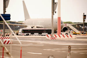 Afghanistan, primo volo ponte aereo: 85 afghani oggi a Fiumicino