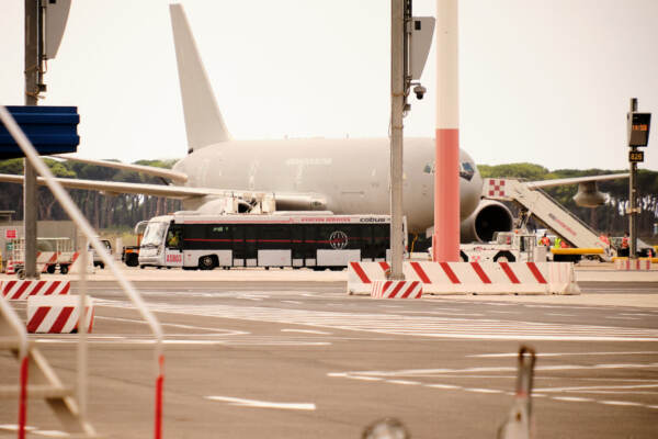 Afghanistan, primo volo ponte aereo: 85 afghani oggi a Fiumicino