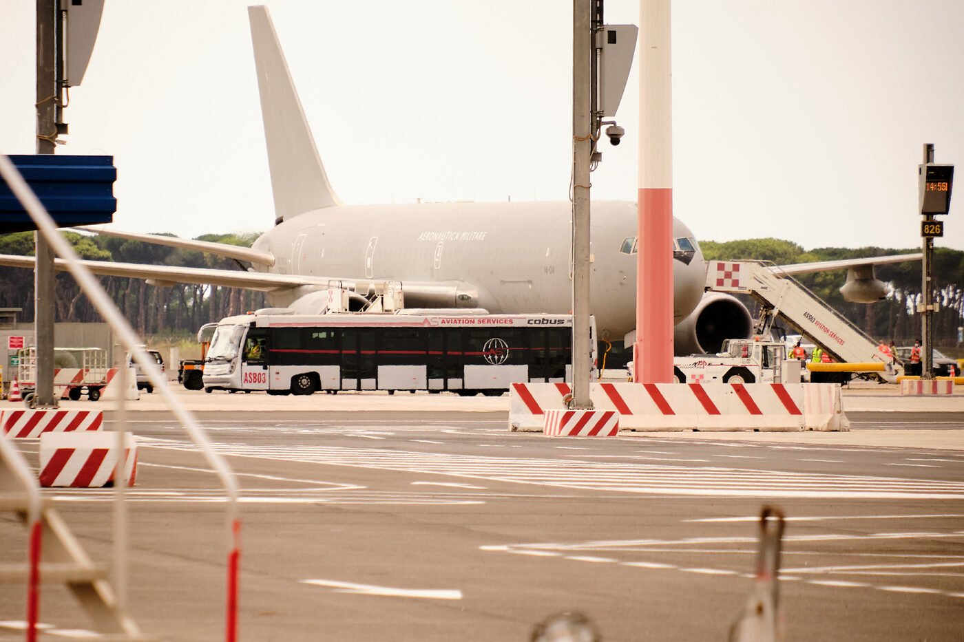 Afghanistan, primo volo ponte aereo: 85 afghani oggi a Fiumicino Afghanistan, primo volo ponte aereo: 85 afghani oggi a Fiumicino