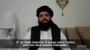 Talebani: “Niente burqa per le donne, sì all’istruzione”