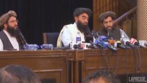 Afghanistan, talebani: “Permetteremo alle donne di lavorare”