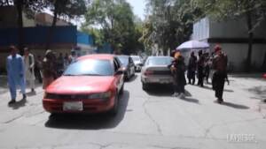Afghanistan: talebani armati e posti di blocco per le strade di Kabul