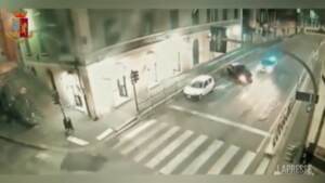 Genova, evade da domiciliari e ruba auto: scatta l’inseguimento