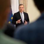 Afghanistan, Draghi sente Macron-Putin. Conte: “Dialogo con talebani”. Di Maio: “Giudicare fatti”